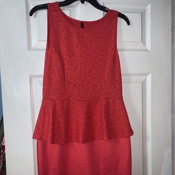 Dress - Picture 1 of 2